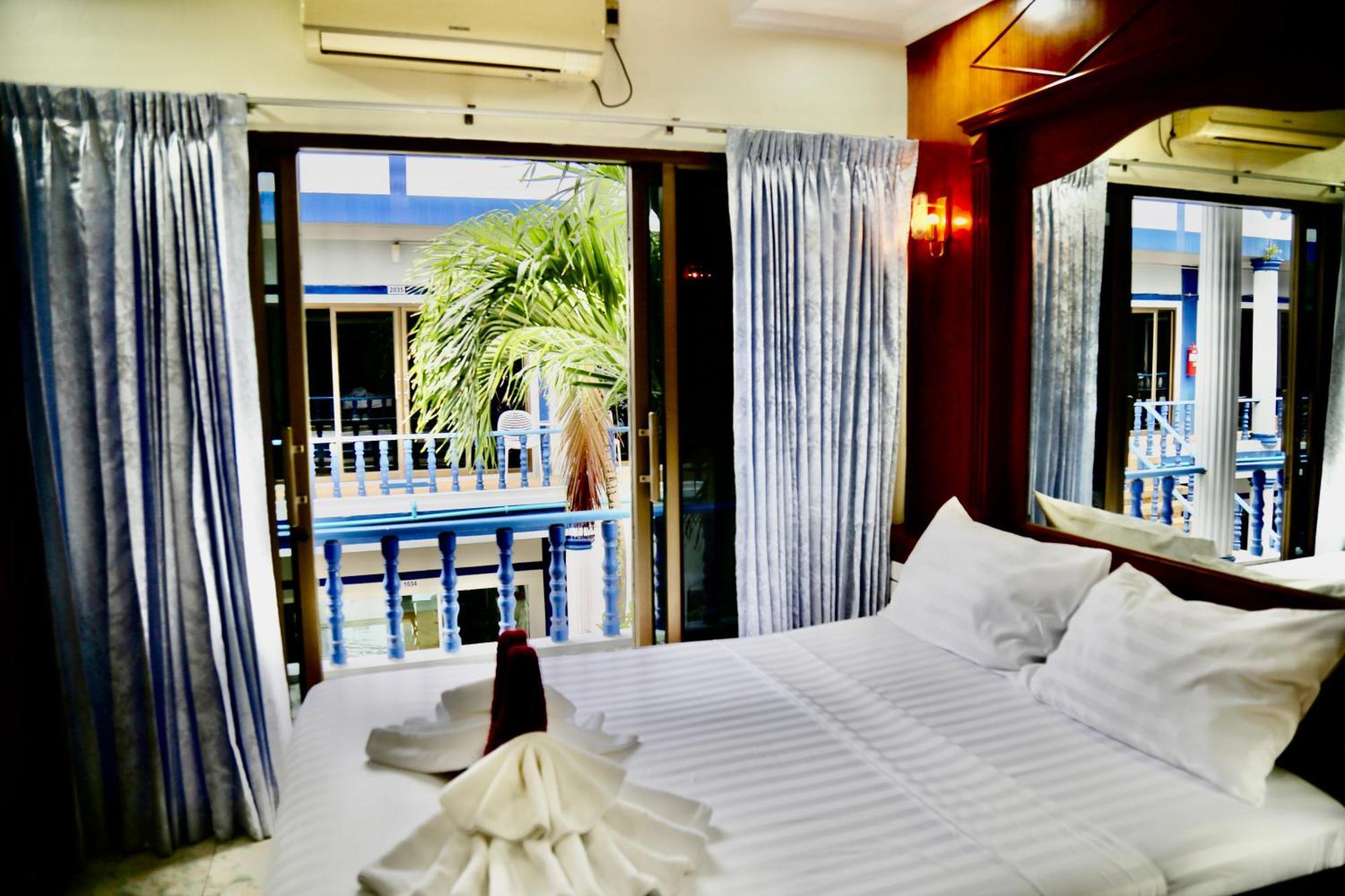 The Club Inn - Kamala Beach Eksteriør billede